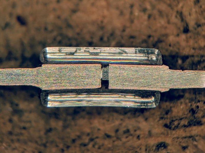 Ein Querschnitt eines 1N914 in einem axialen Glasgehäuse