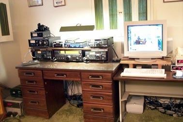 Dr. Mills’ Ham radio setup