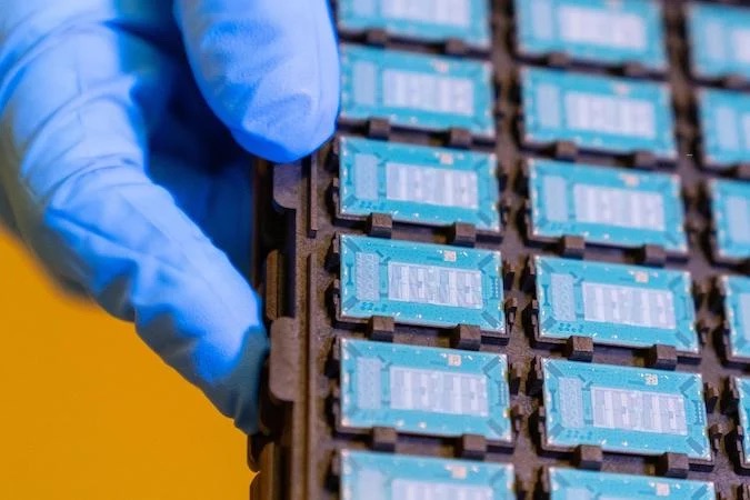 Glass substrate system-in-package prototypes.