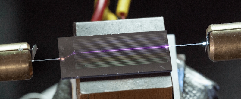 Harvard's chip-scale lithium niobate UV light source