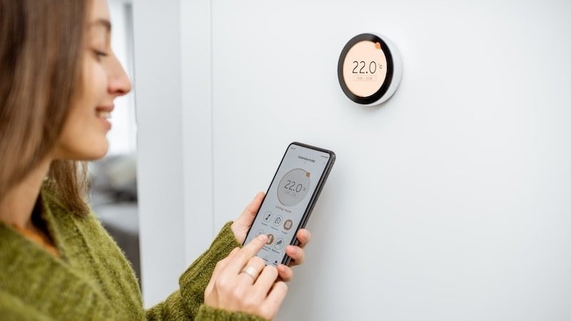 Today’s consumers want smart thermostats that blend in easily withhome interiors. Image from Adobe stock (licensed).