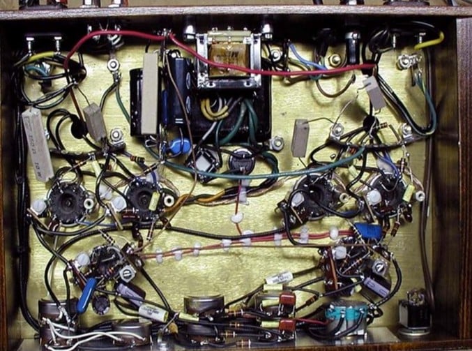 A vacuum tube audio amplifier constructed using point-to-point wiring
