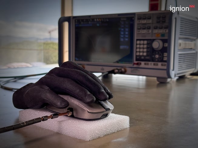 The gaming mouse must deliver superior performance within a
comfortable, usable form factor.