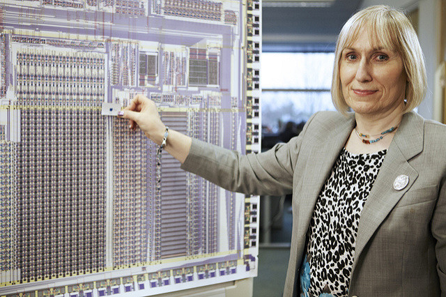 A symbolic image of a broken chain, representing the systemic barriers that fragment women's careers in STEM fields.