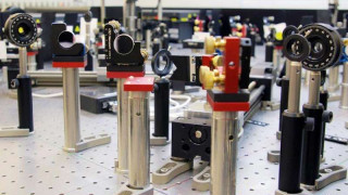 Physics Team Observes Fast Electronic Changes in Special Class of Materials 