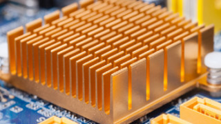 How to Keep a Power Transistor Cool Using a Heat Sink