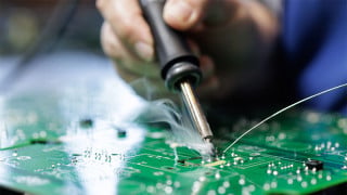Investigation of Solder Joint Strength of Pb-free Solder Alloys Using Head Wire Interconnects