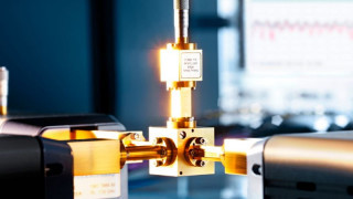 Measurement of Residual Phase Noise of Amplifiers at 80 GHz Using Interferometric Measurement Technique