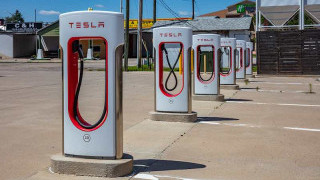 Using Machine Learning to Gauge Consumer Perspectives of the Existing EV Charging Network 
