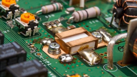 Using the Available Power Gain to Design a Bilateral Low-Noise Amplifier
