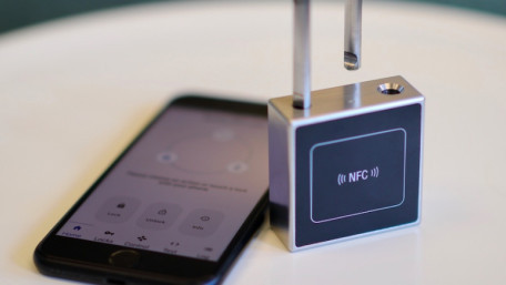 Smart Locks Use Smartphone NFC to Unlock—All Without a Battery