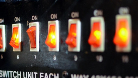 New Debouncing Power-Control IC Targets Longer Battery Life
