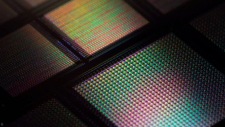 MIT’s Confetti-Sized “Brain-on-a-Chip” Is Replete With Thousands of Memristors
