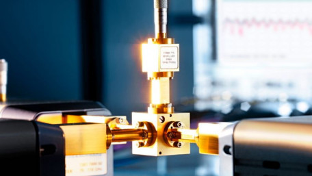 Measurement of Residual Phase Noise of Amplifiers at 80 GHz Using Interferometric Measurement Technique