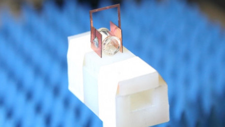 Researchers Build Custom “Headphones” to Bump Atomic Radio Efficiency