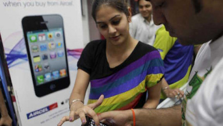 Why Google and Apple Are Failing in India