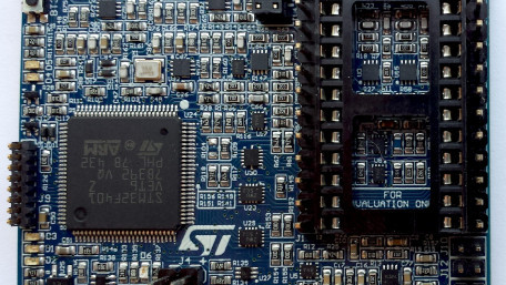 Precise Incline Measurement: A High-Stability 3-Axis Digital Accelerometer from STMicroelectronics