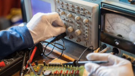 The Early History of the Oscilloscope: Amber and Frog Legs