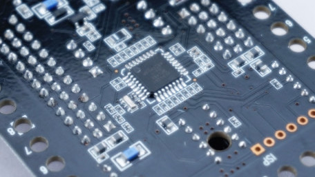 What Is a Microcontroller? The Defining Characteristics and Architecture of a Common Component